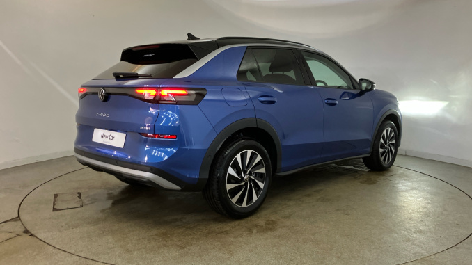 Volkswagen T-Roc 1.5 eTSI Life 5dr DSG Petrol Hatchback - Image 40